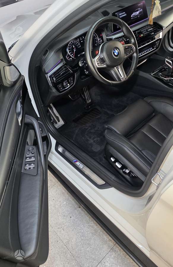 BMW M5, saloon / sedan