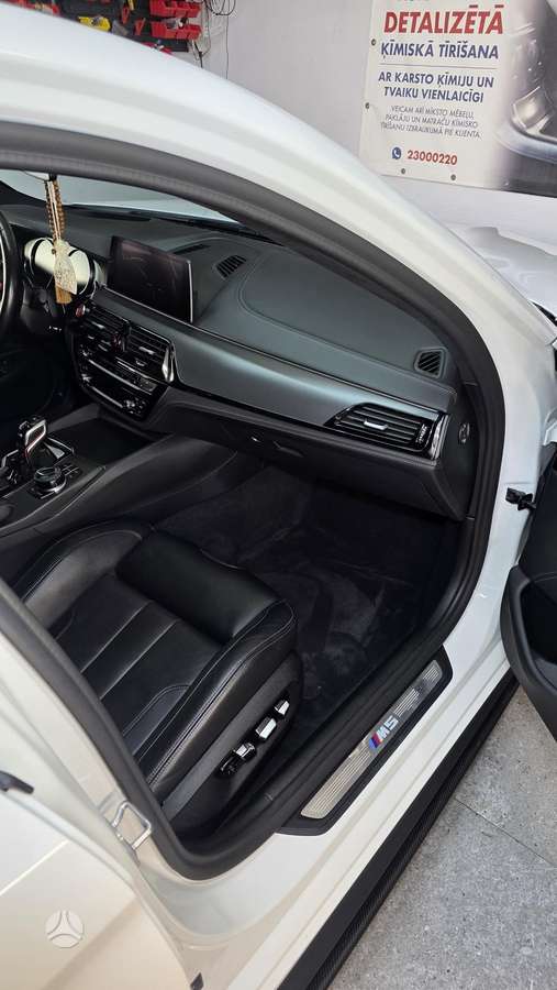 BMW M5, saloon / sedan