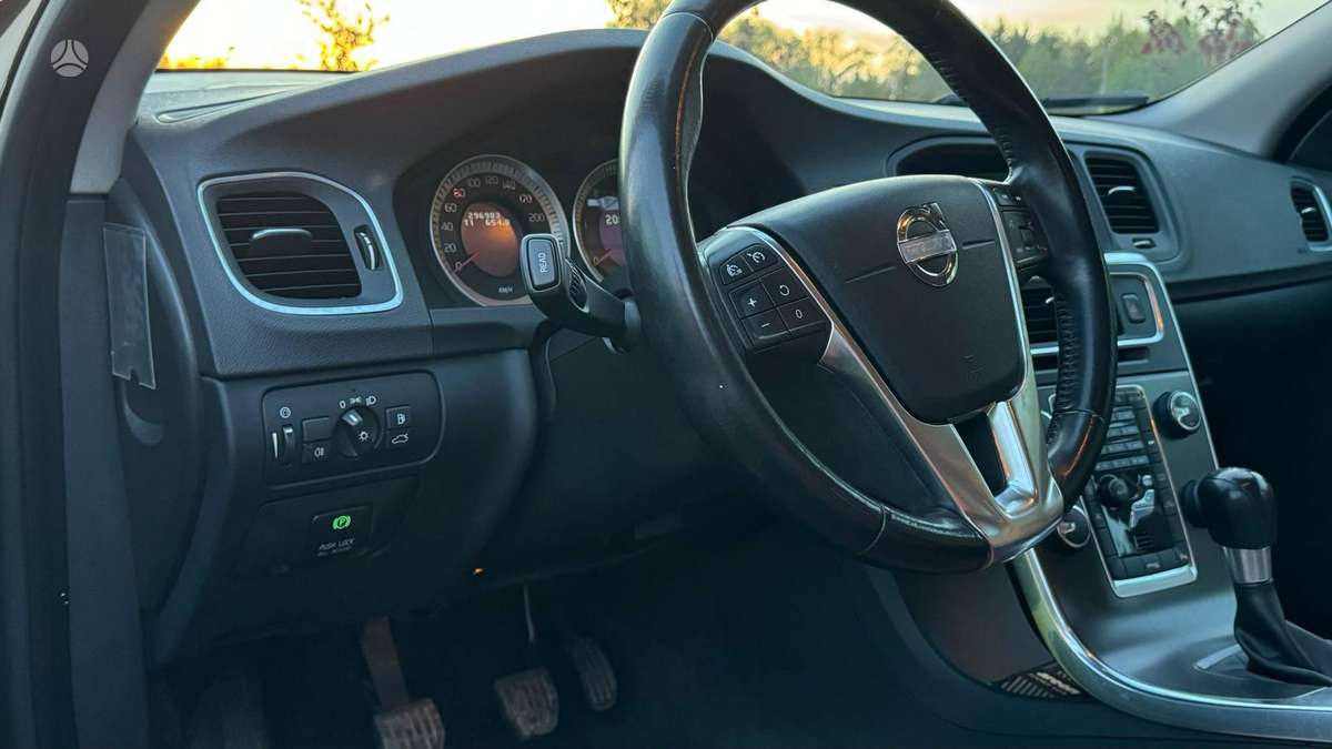 Volvo V60, 1.6 l., universalas