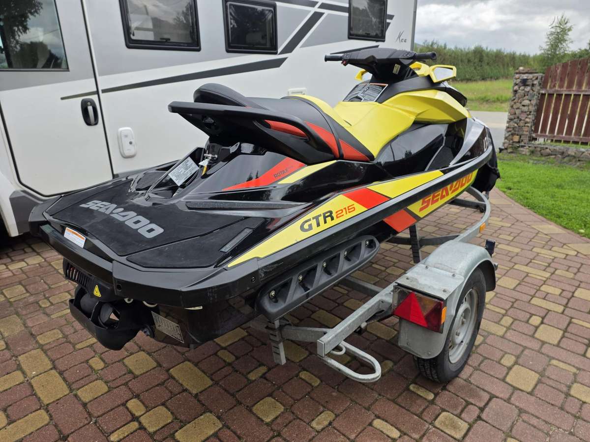 Sea-Doo GTR215, jet skis