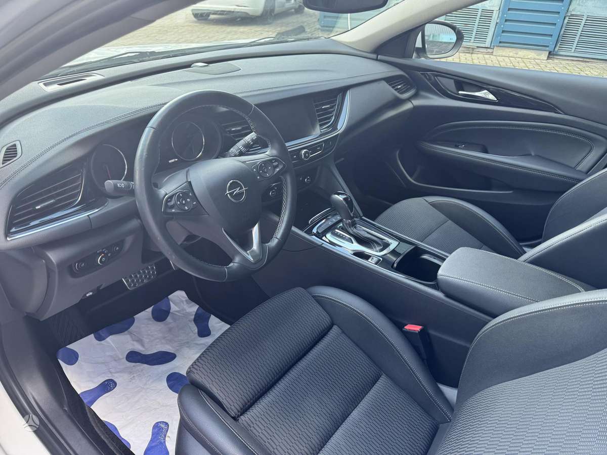 Opel Insignia, 1.5 l., Хэтчбек