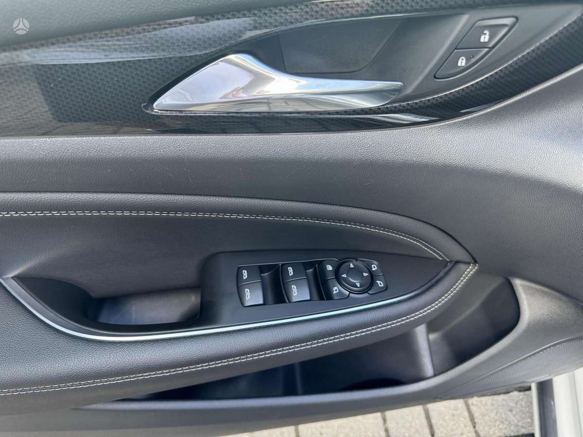 Opel Insignia, 1.5 l., hatchback