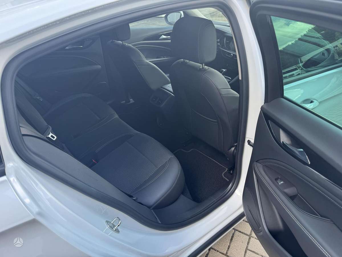 Opel Insignia, 1.5 l., Хэтчбек