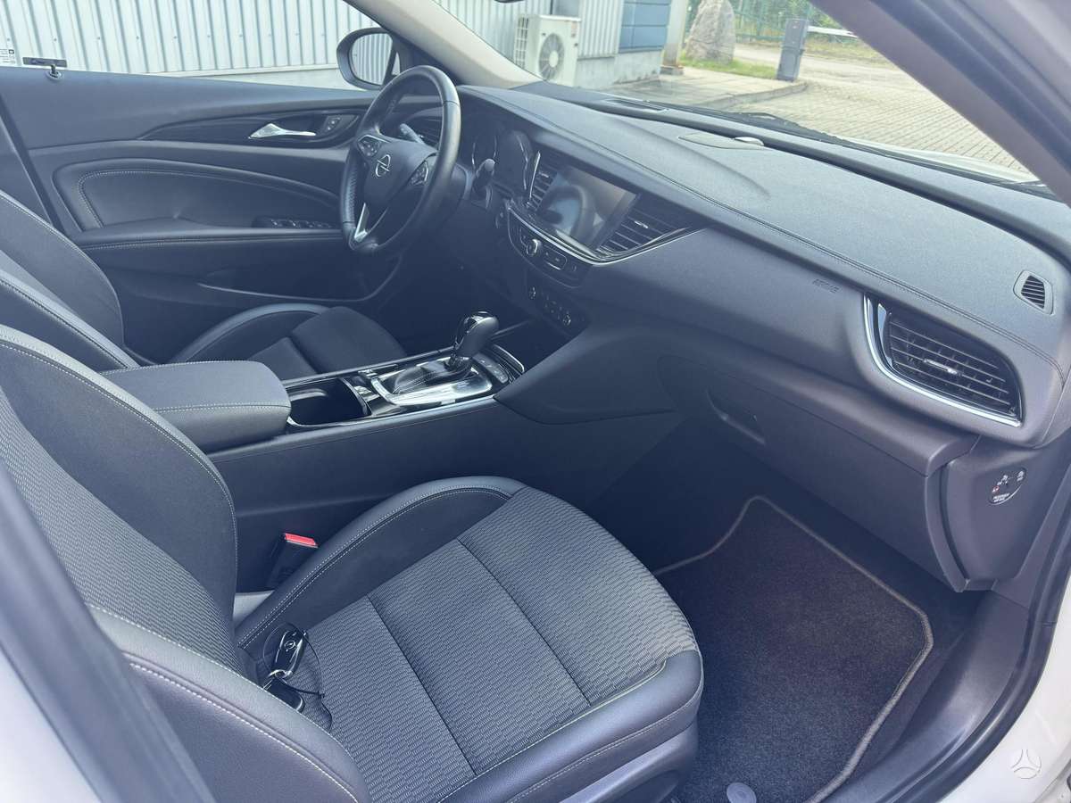 Opel Insignia, 1.5 l., Хэтчбек
