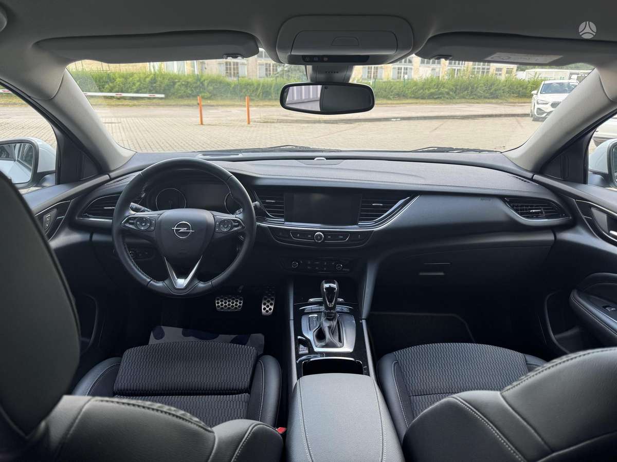 Opel Insignia, 1.5 l., Хэтчбек
