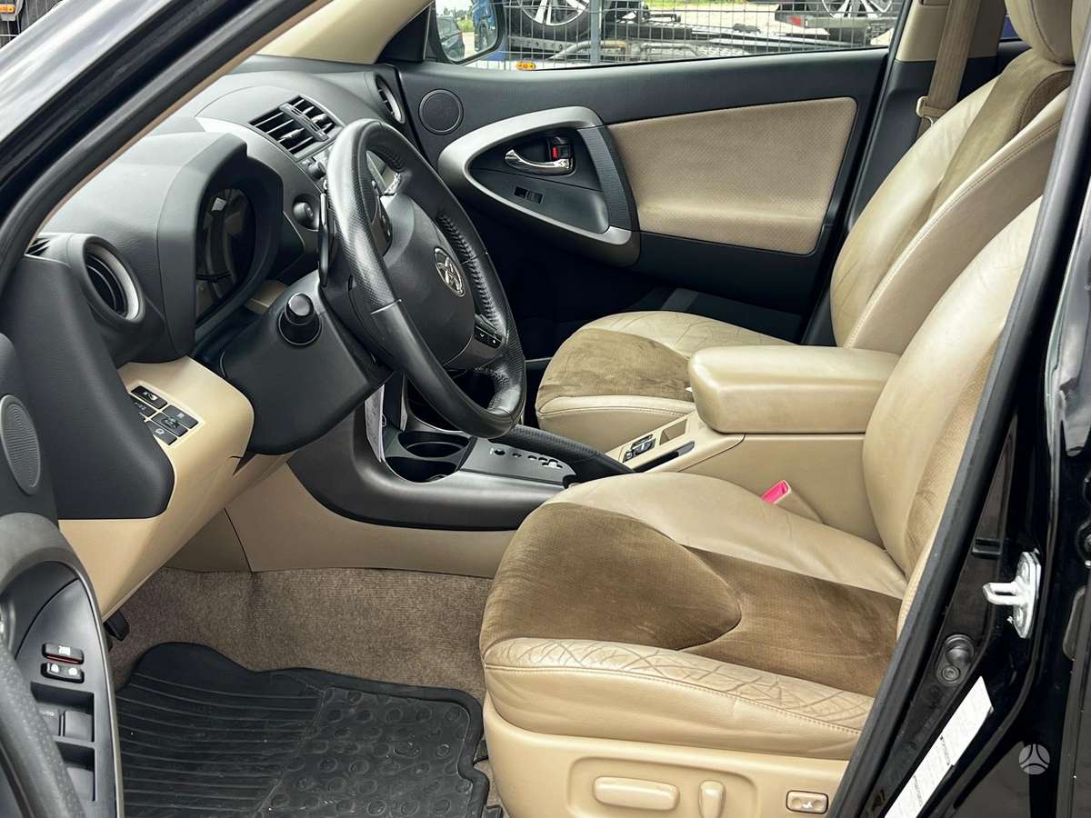 Toyota RAV4 - 7