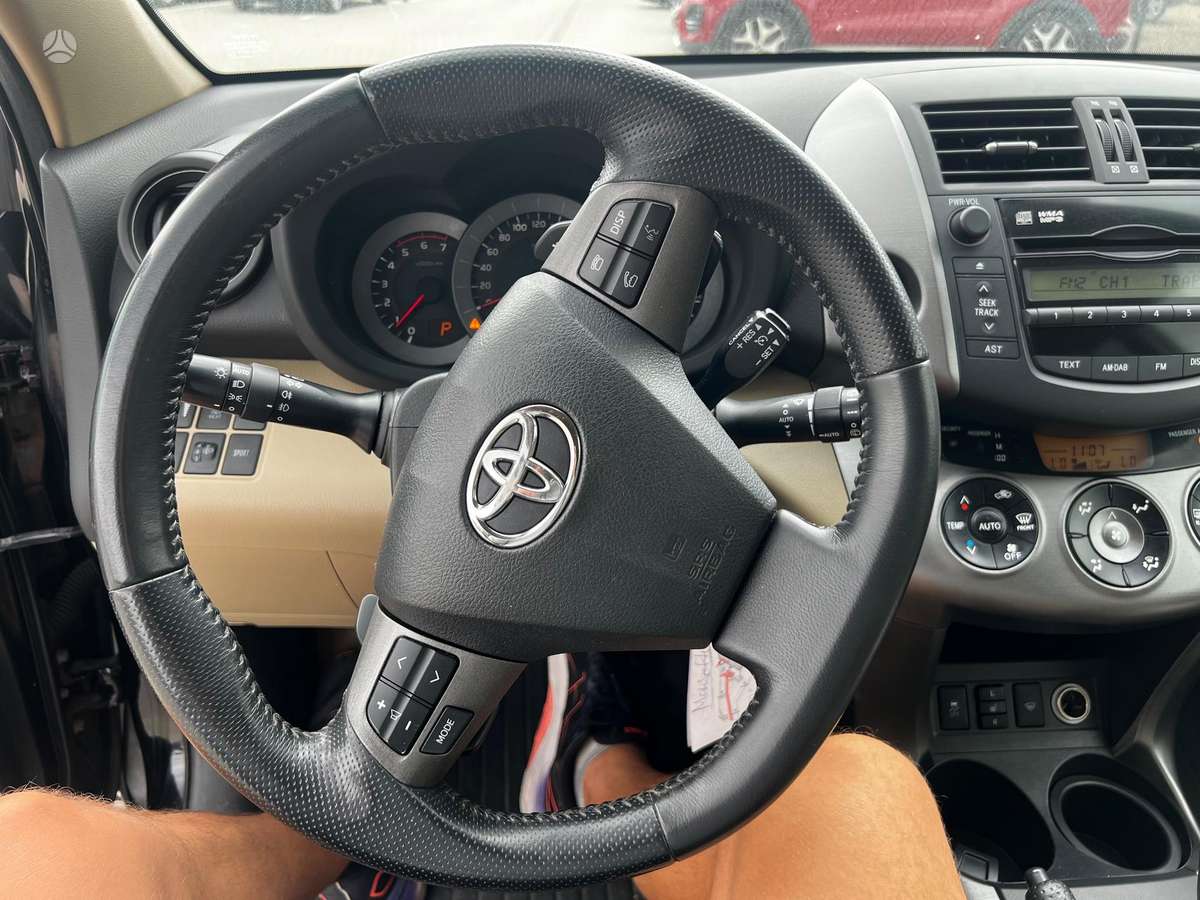 Toyota RAV4 - 8