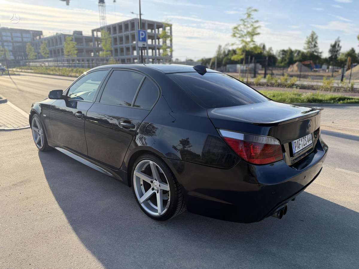 BMW 525, 2.5 l., Седан