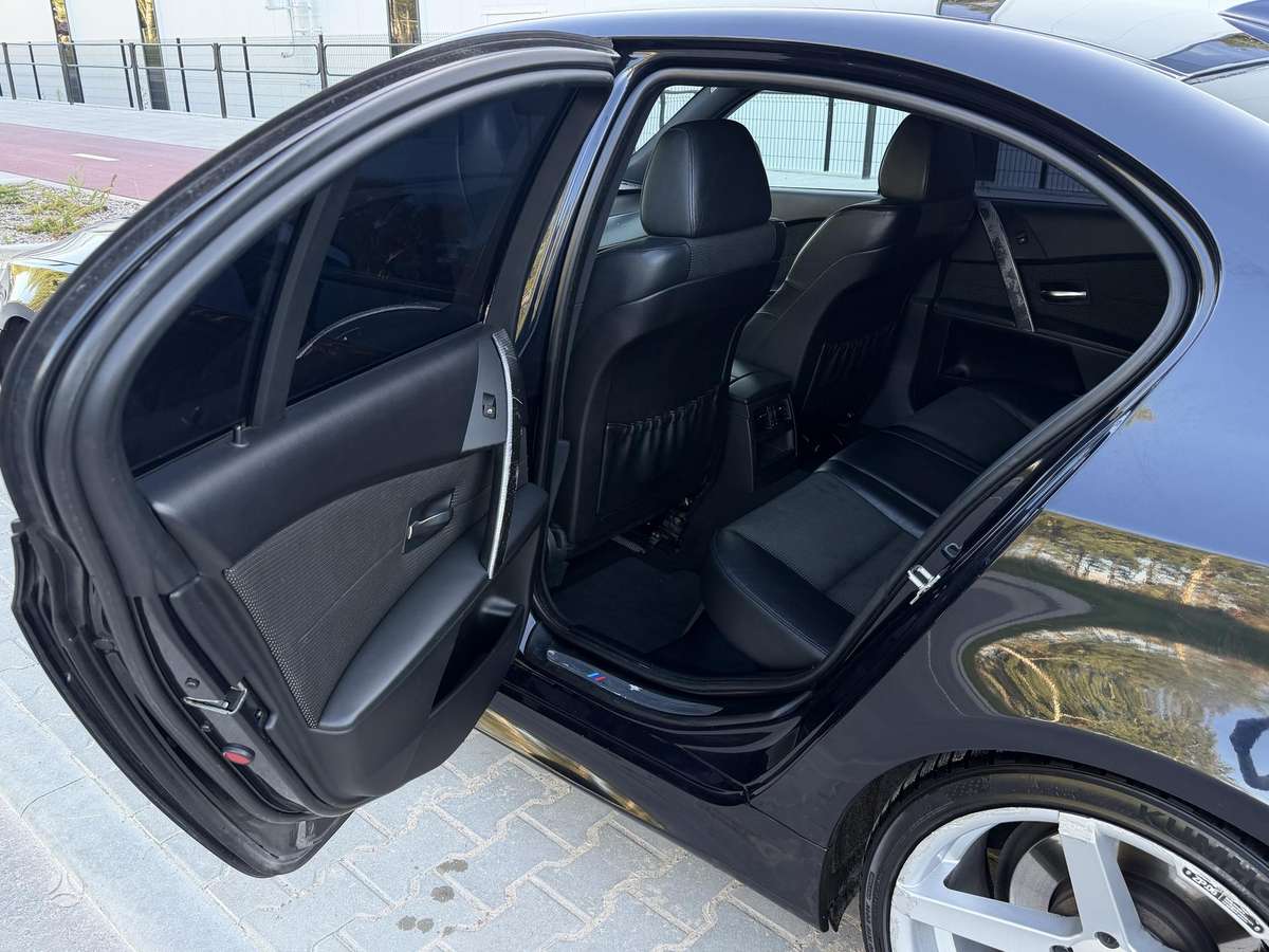 BMW 525, 2.5 l., Седан