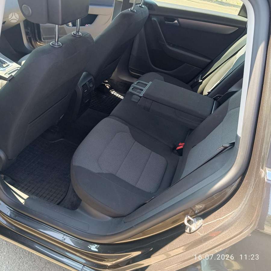 Volkswagen Passat - 8