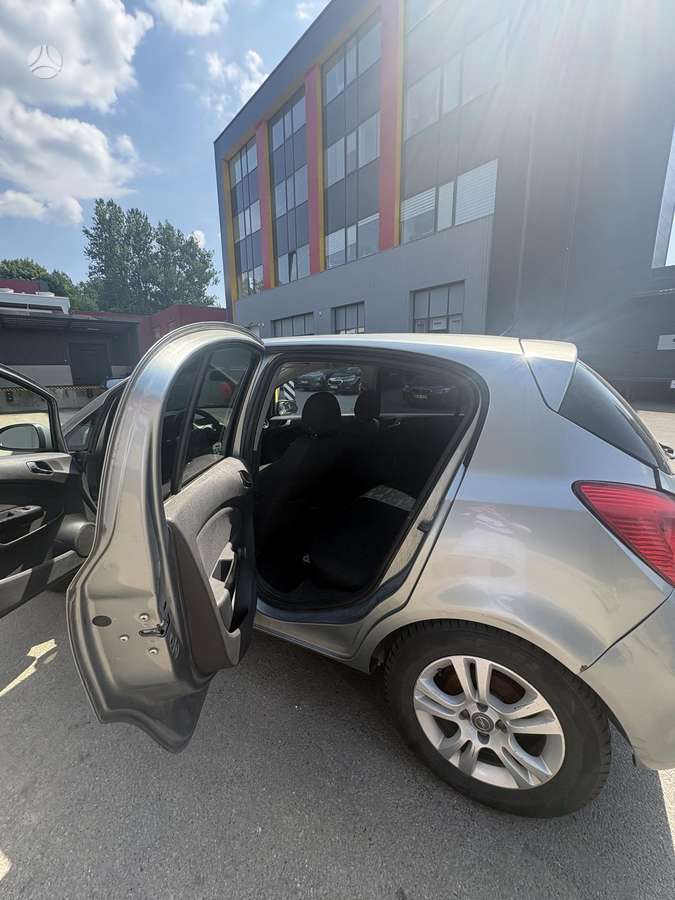 Opel Corsa, 1.3 l., Хэтчбек