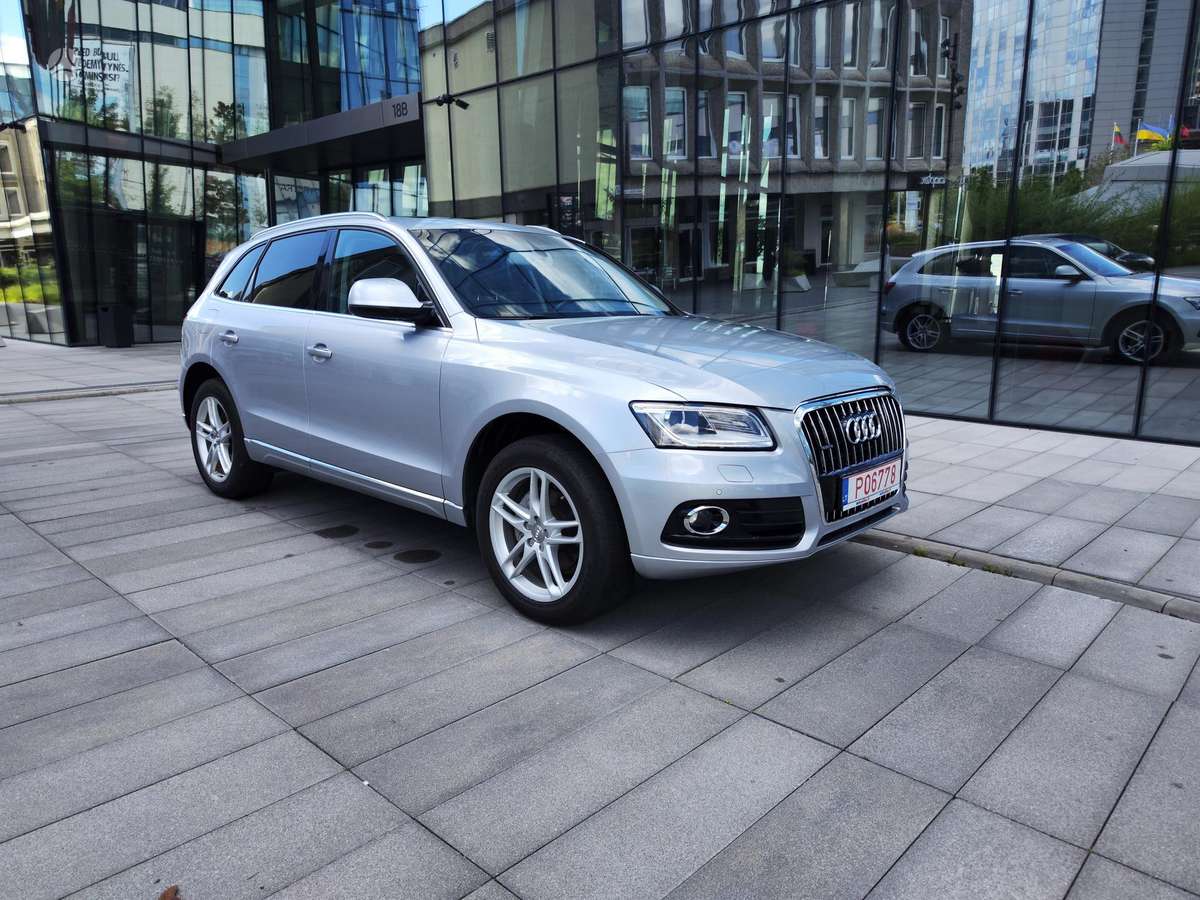 Audi Q5, 2.0 l., off-road / crossover