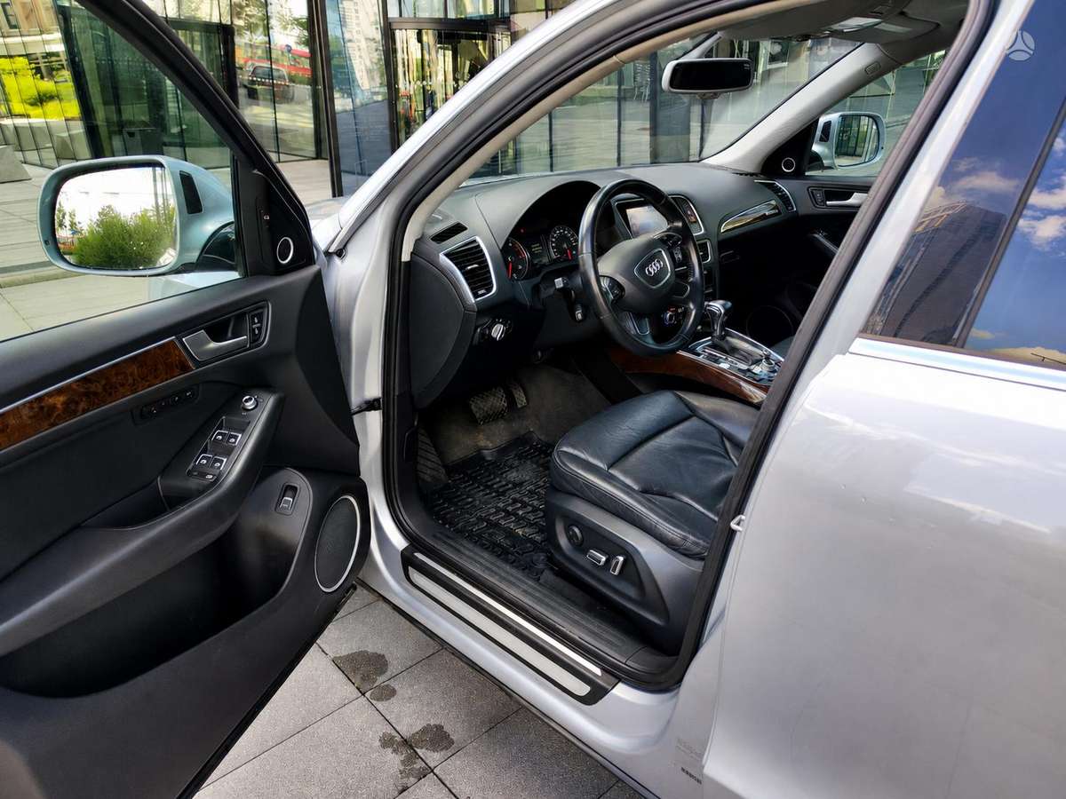 Audi Q5, 2.0 l., off-road / crossover