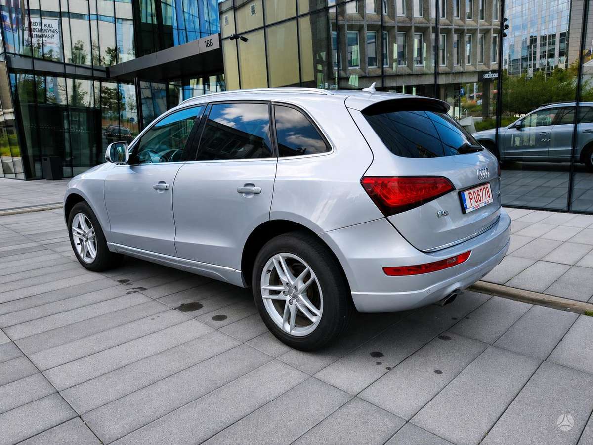 Audi Q5, 2.0 l., off-road / crossover