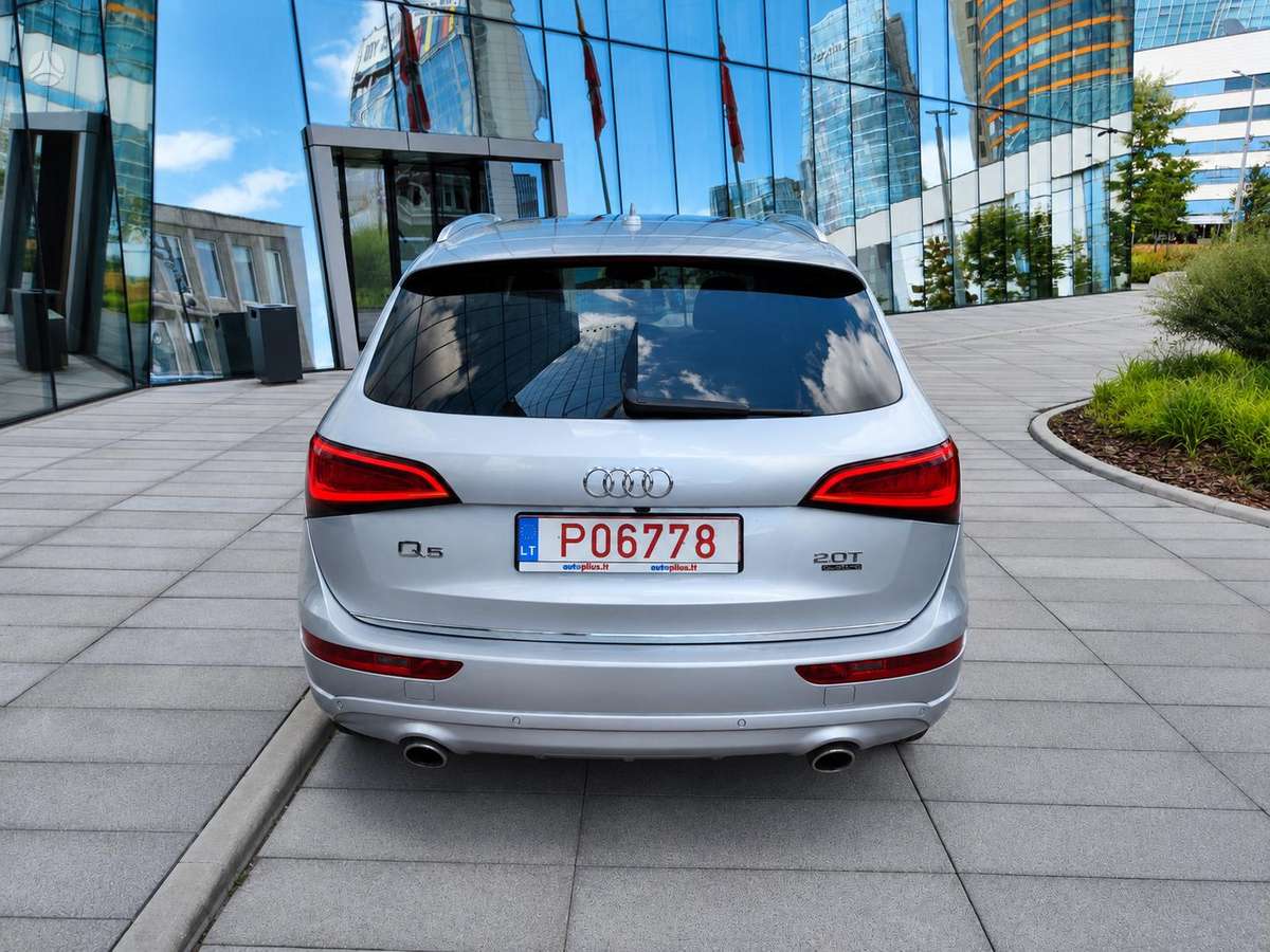 Audi Q5, 2.0 l., off-road / crossover
