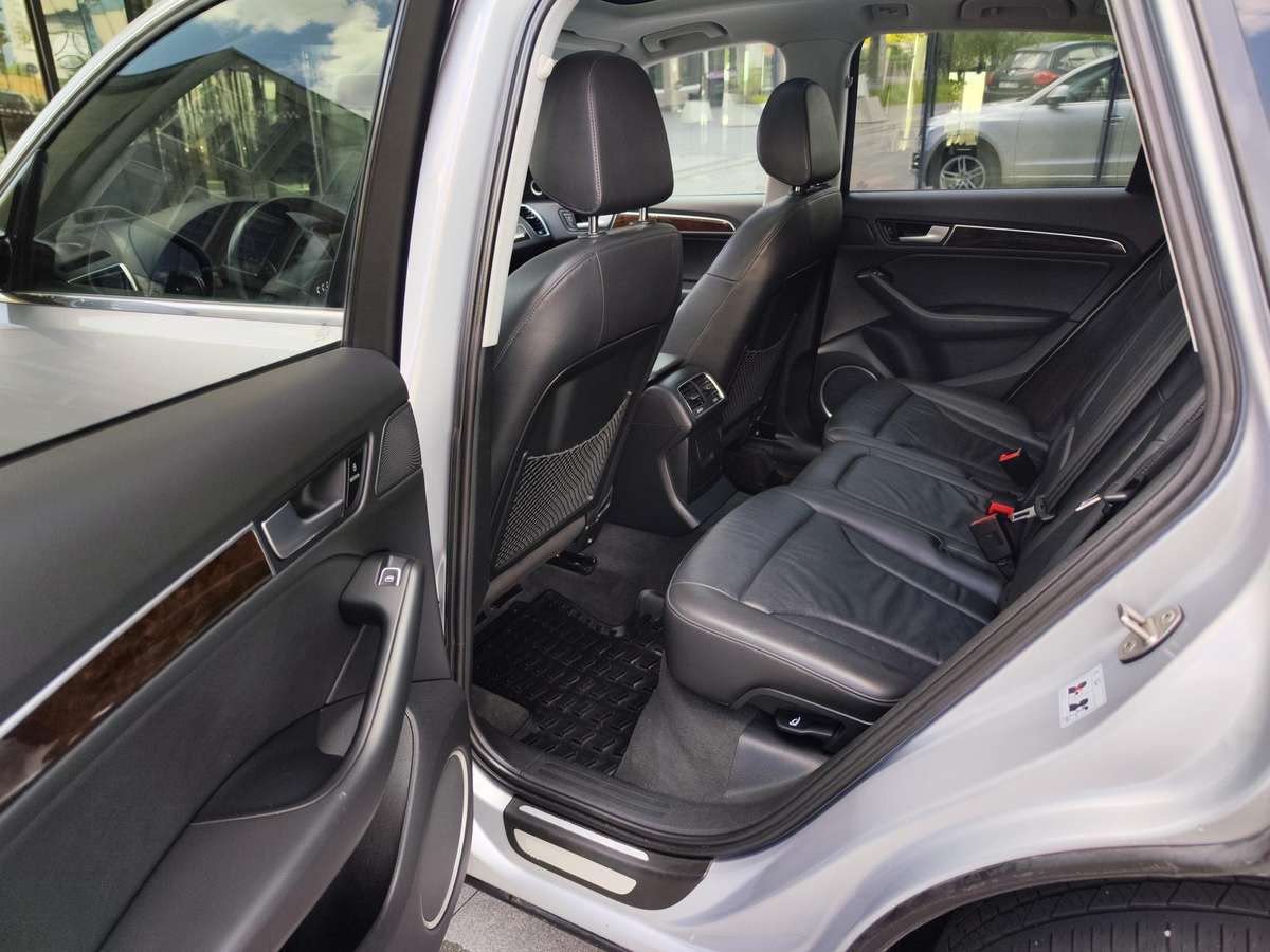Audi Q5, 2.0 l., off-road / crossover