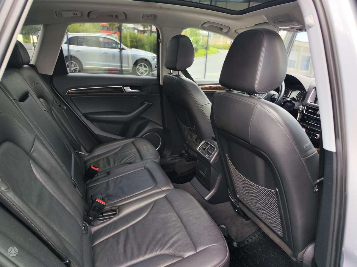 Audi Q5, 2.0 l., off-road / crossover