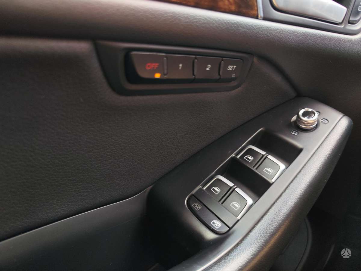 Audi Q5, 2.0 l., off-road / crossover