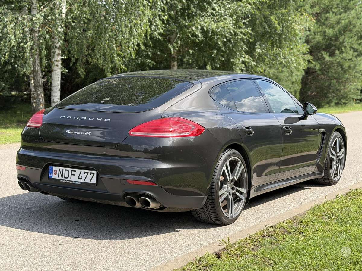 Porsche Panamera - 3