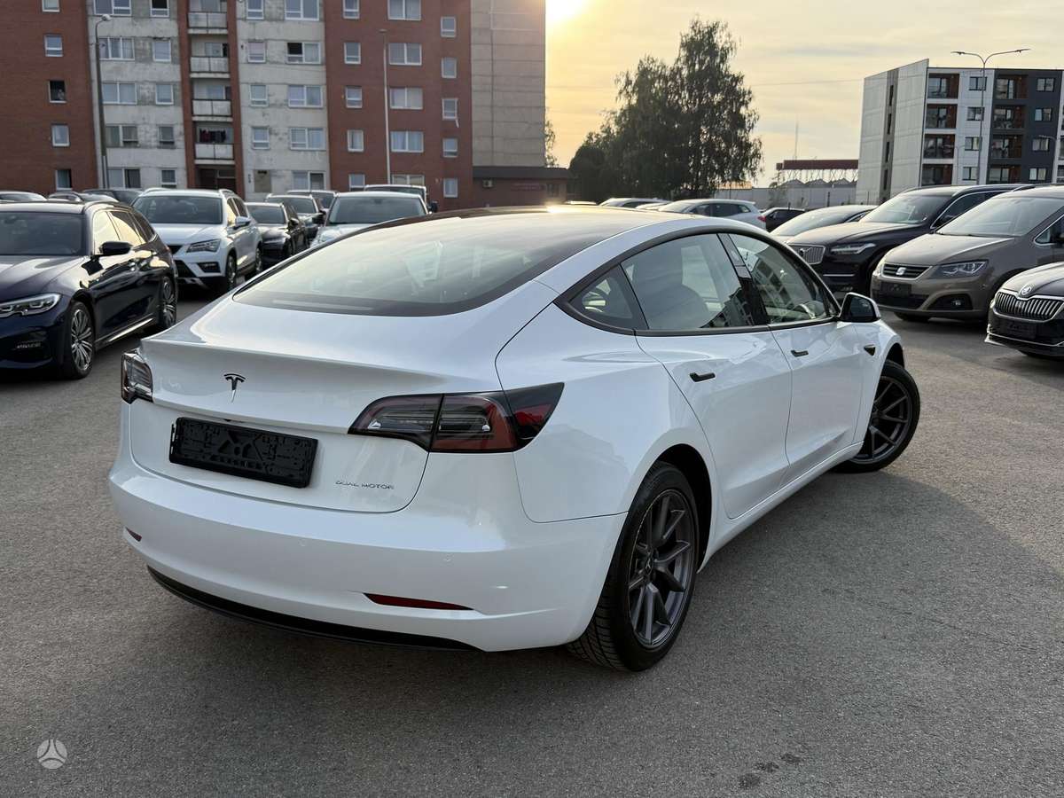 Tesla Model 3, saloon / sedan