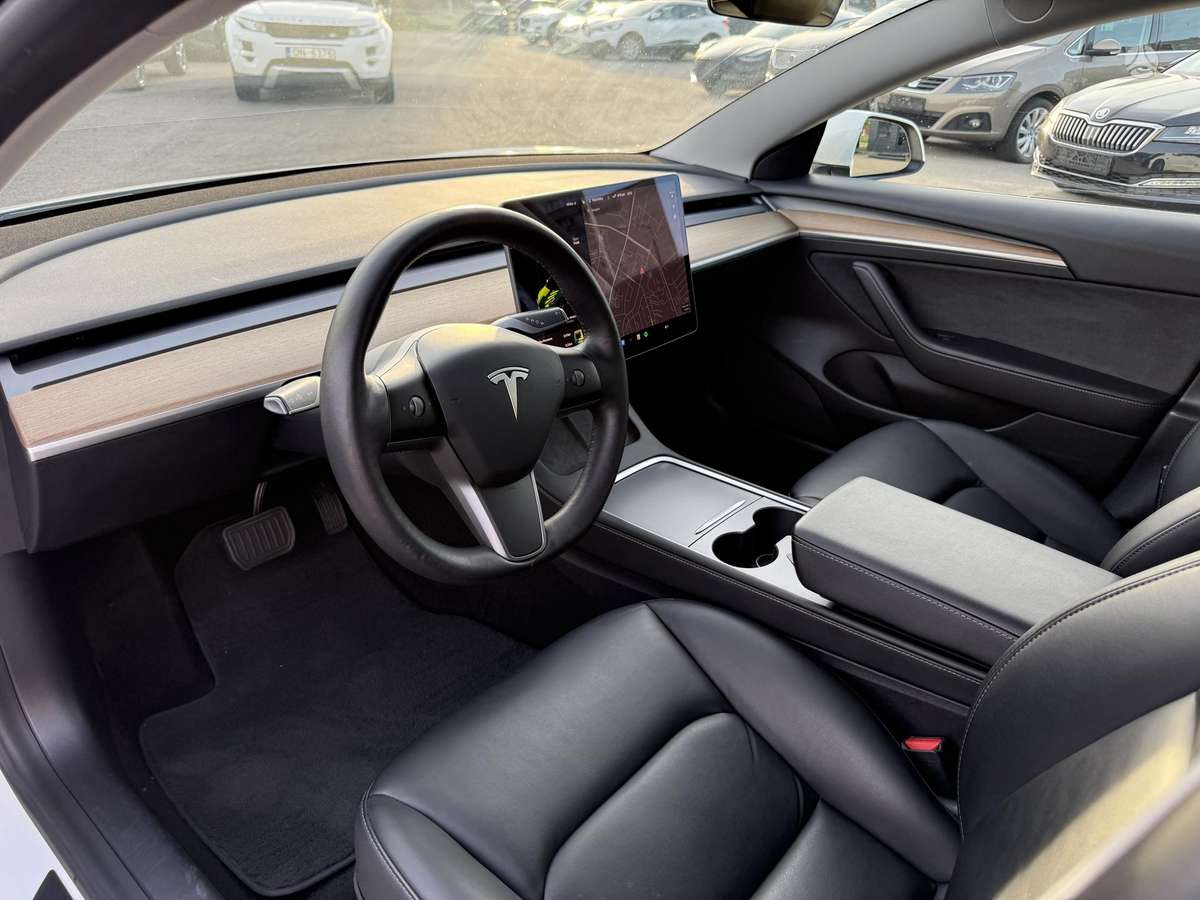 Tesla Model 3, saloon / sedan