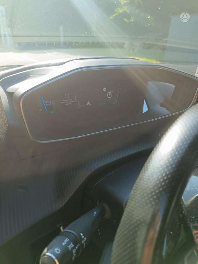 Peugeot 2008 - 8