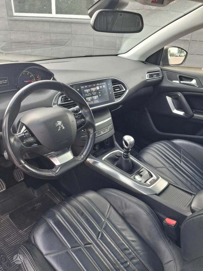 Peugeot 308, 1.6 l., hatchback
