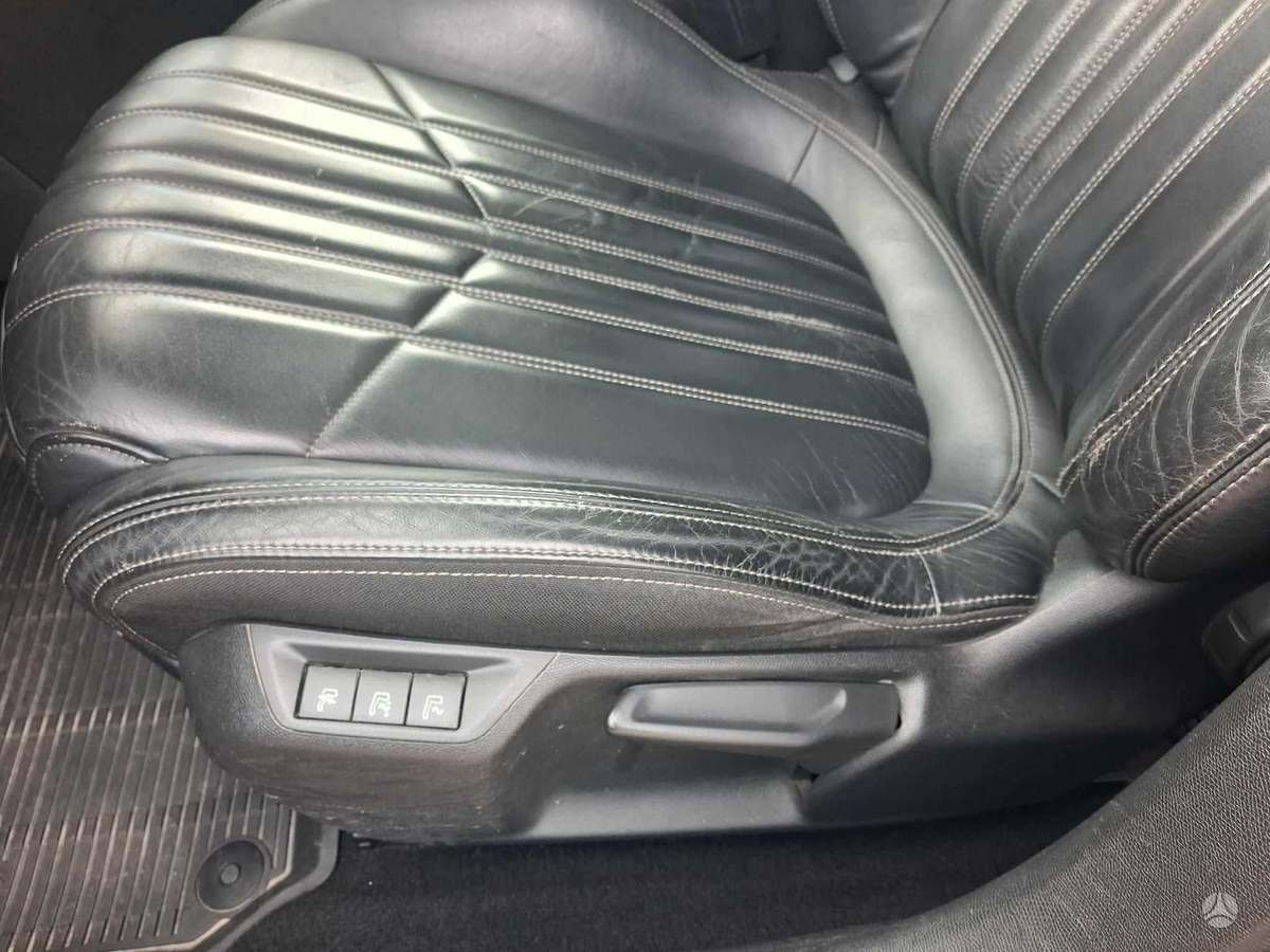 Peugeot 308, 1.6 l., hatchback
