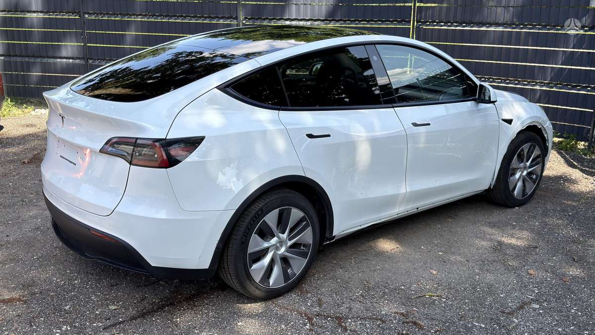 Tesla Model Y, 60 kWh, hatchback
