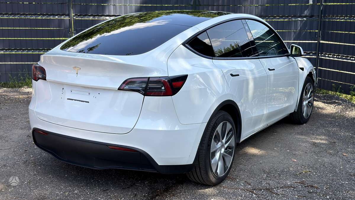Tesla Model Y, 60 kWh, hatchback