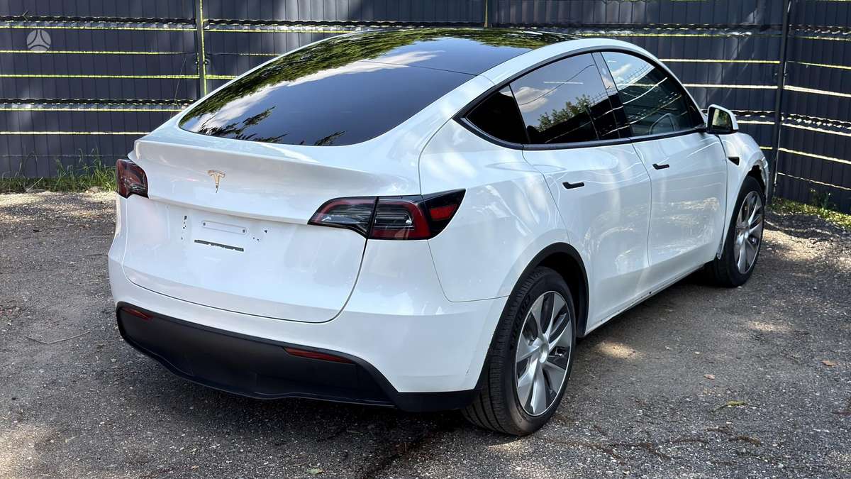 Tesla Model Y, 60 kWh, hatchback