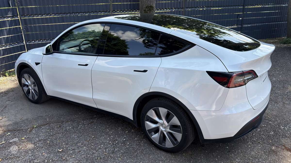 Tesla Model Y, 60 kWh, hatchback