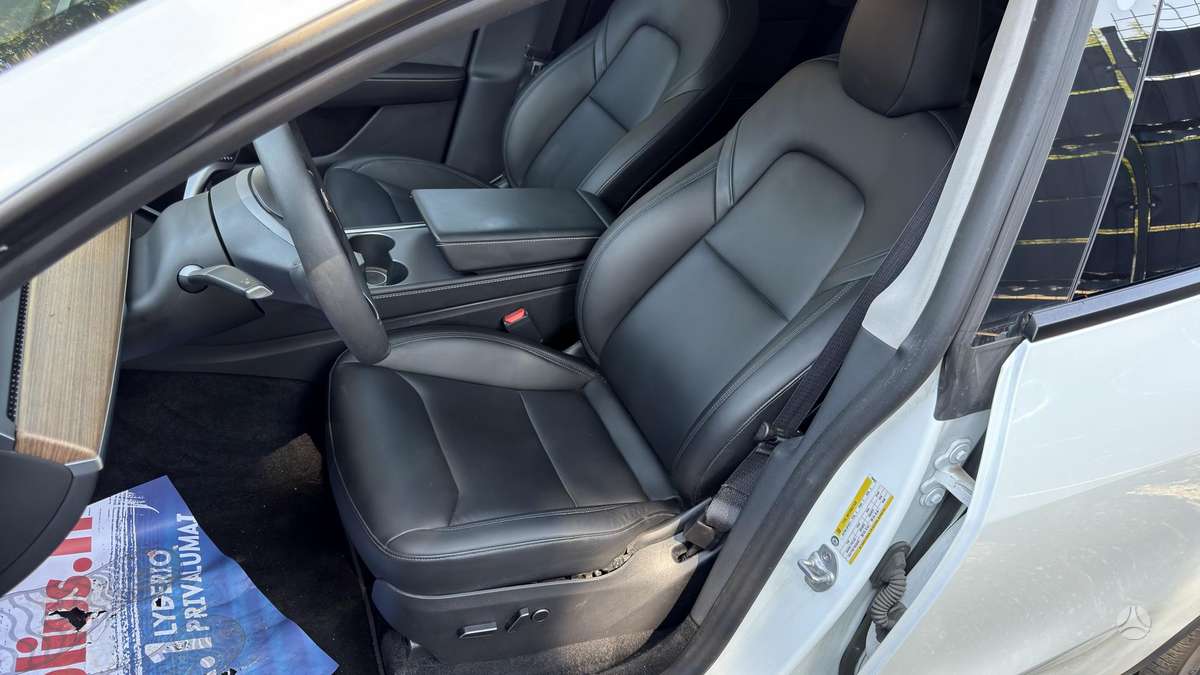Tesla Model Y, 60 kWh, hatchback