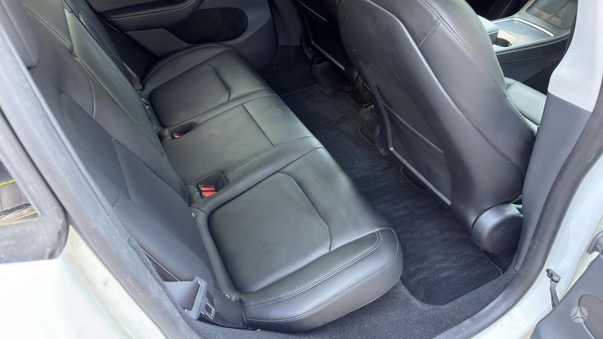 Tesla Model Y, 60 kWh, hatchback