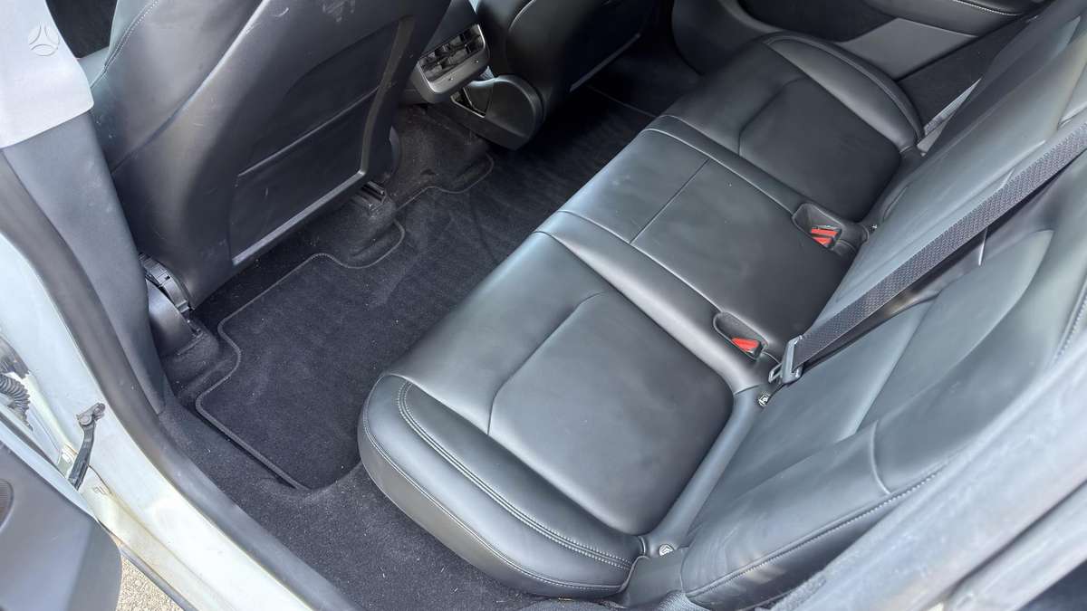 Tesla Model Y, 60 kWh, hatchback