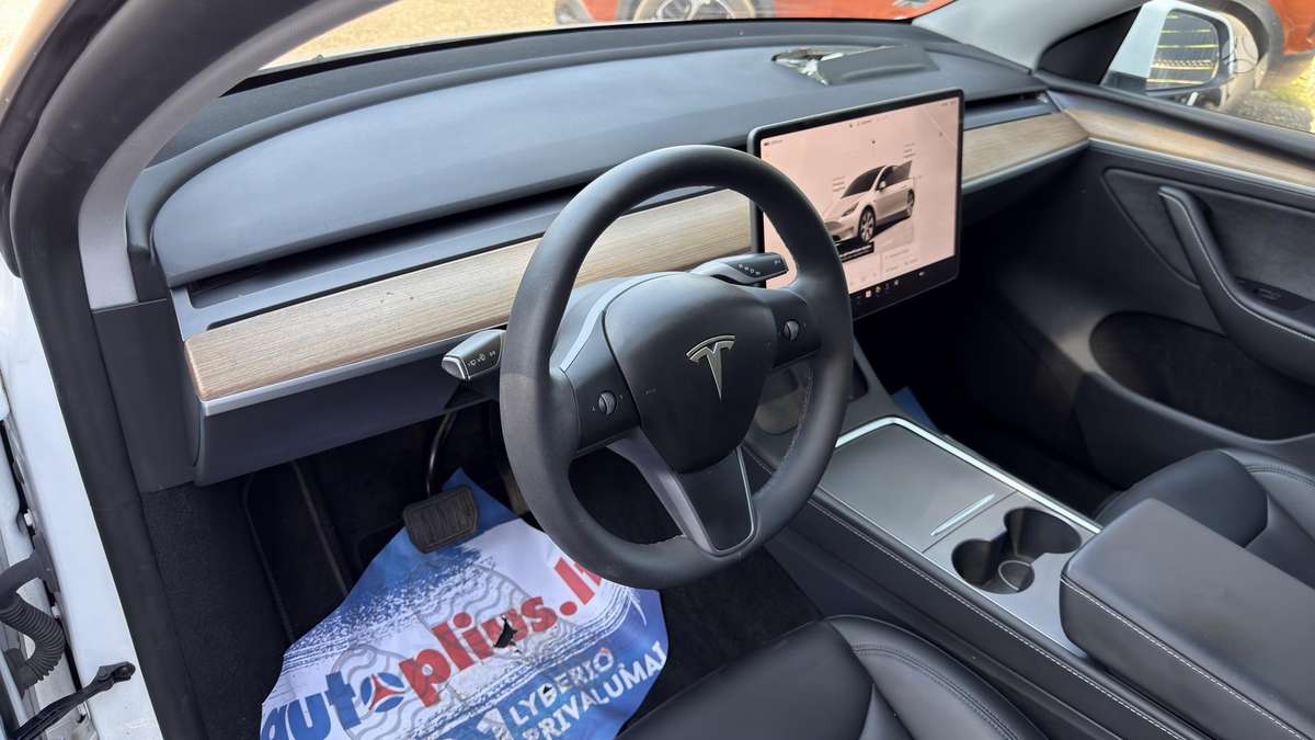 Tesla Model Y, 60 kWh, hatchback