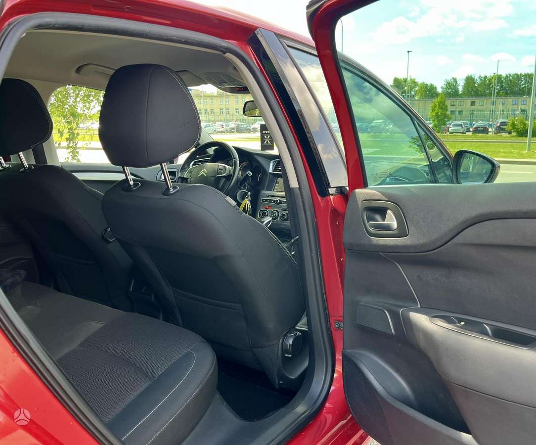 Citroen C4, 1.6 l., hatchback