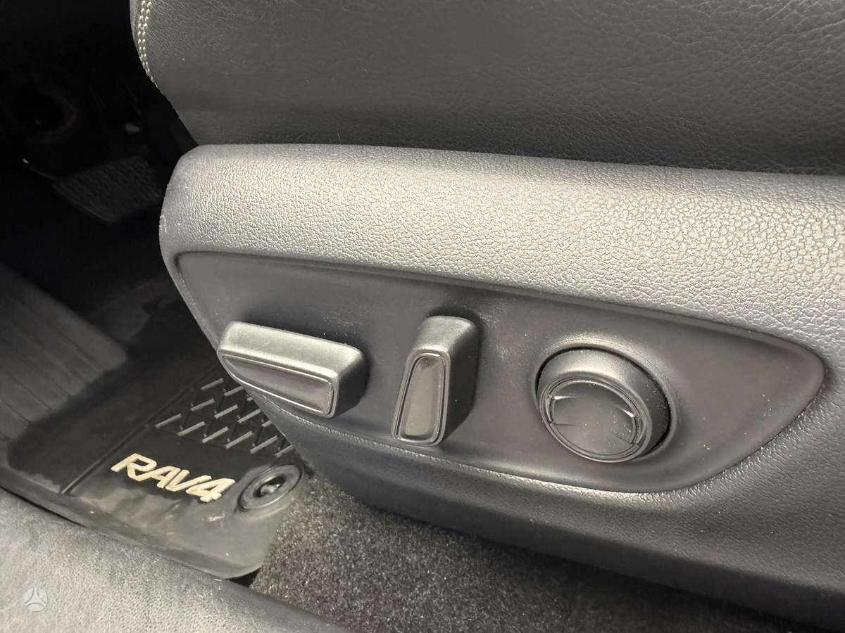 Toyota RAV4 - 8