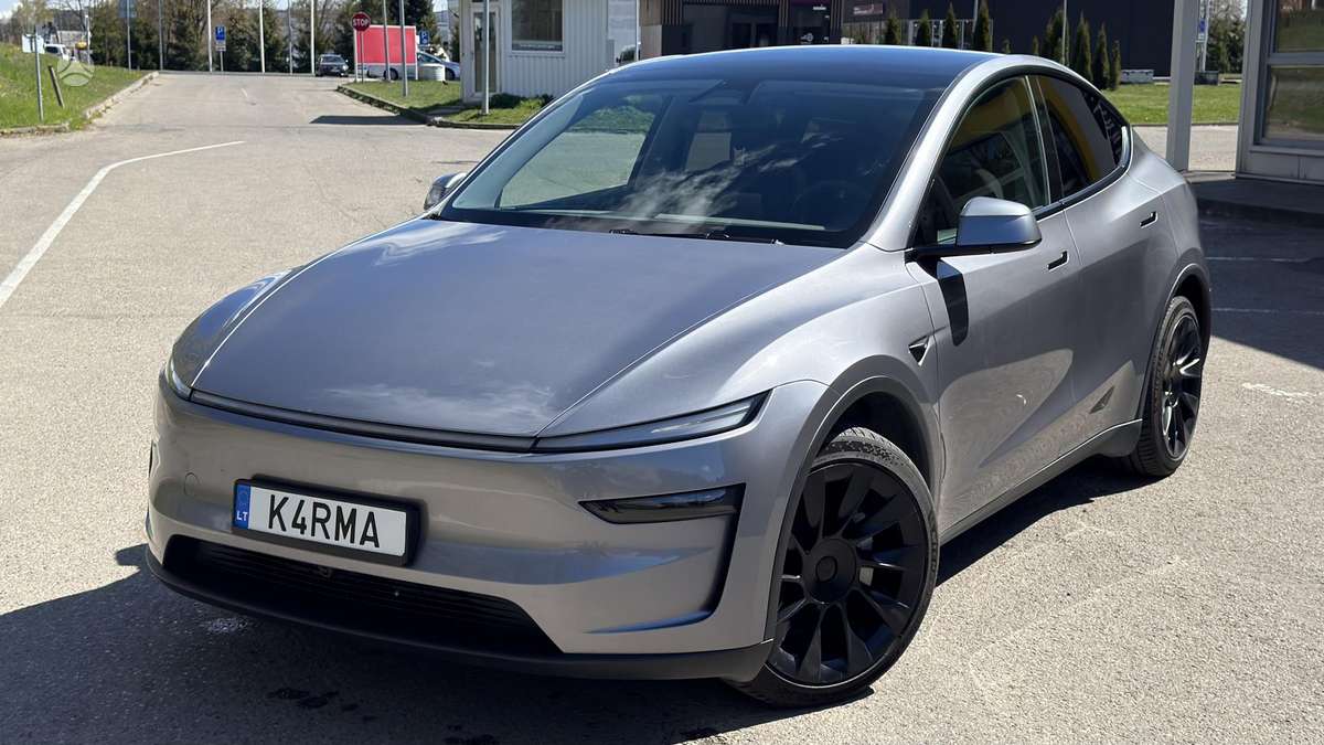 Tesla Model Y, 82 kWh, hatchback