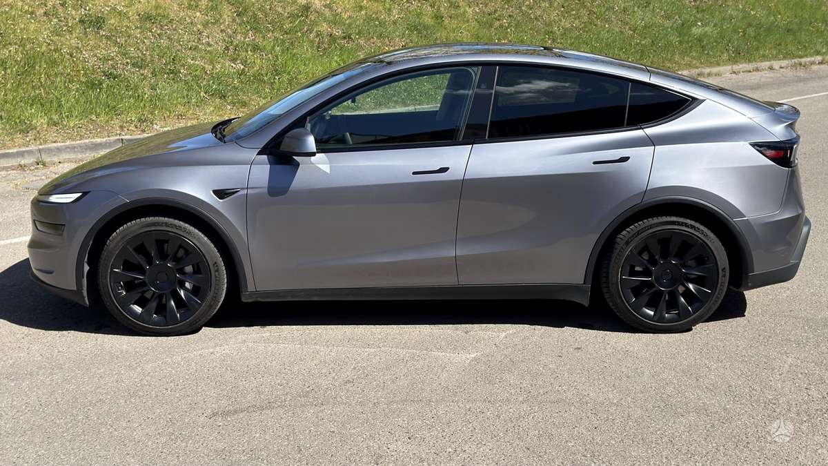 Tesla Model Y, 82 kWh, hatchback