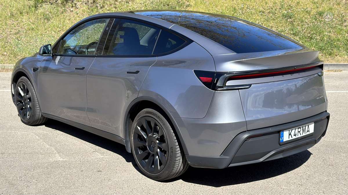 Tesla Model Y, 82 kWh, hatchback