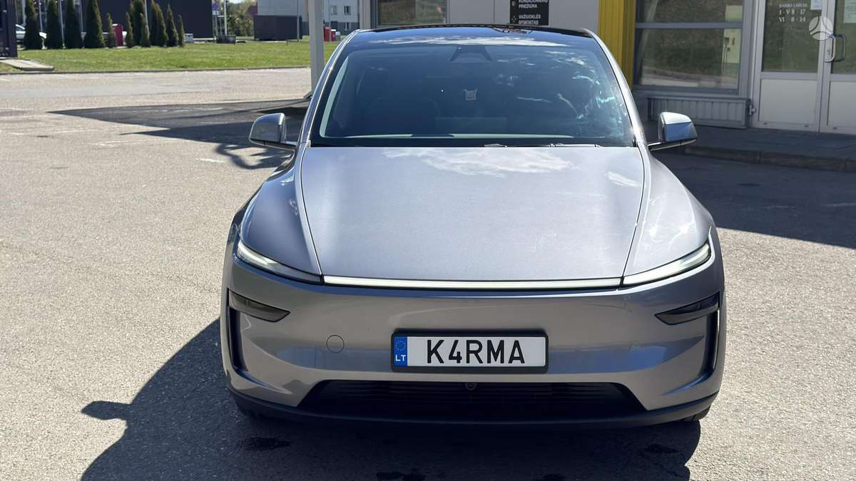 Tesla Model Y, 82 kWh, hatchback