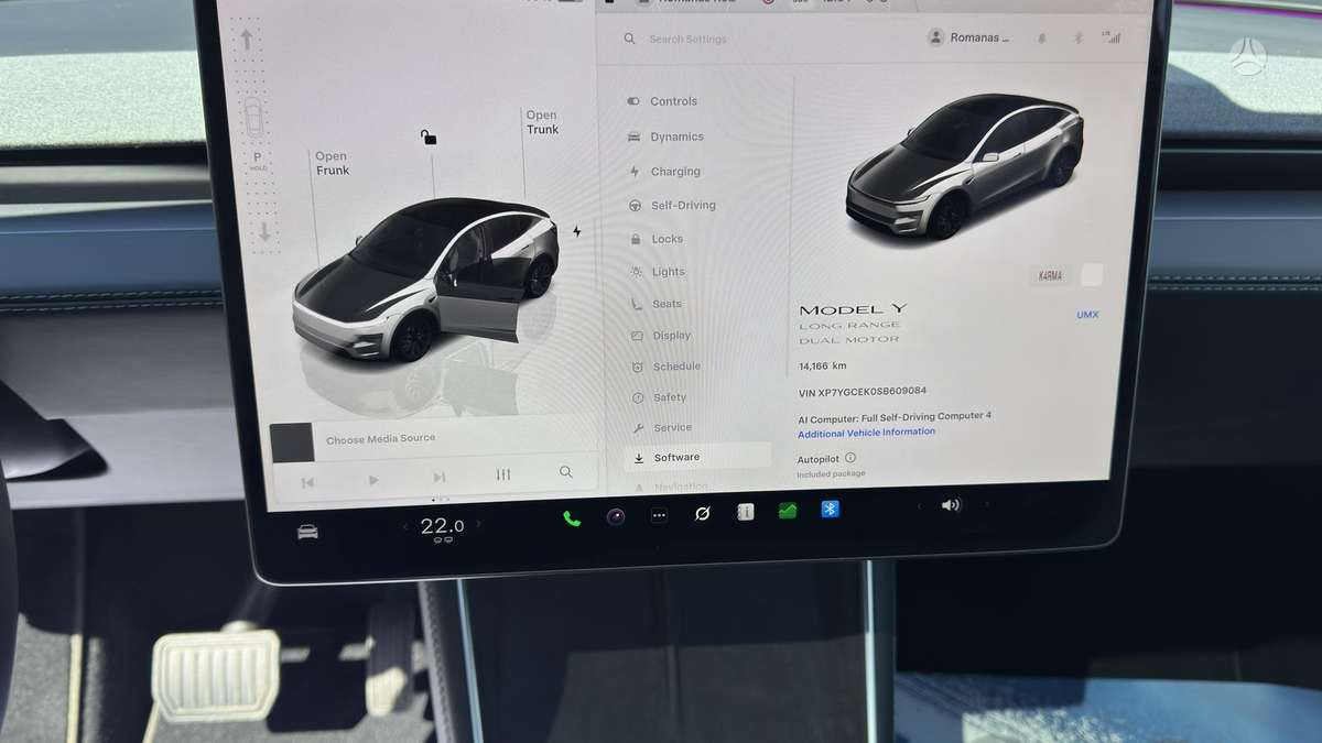 Tesla Model Y, 82 kWh, hatchback