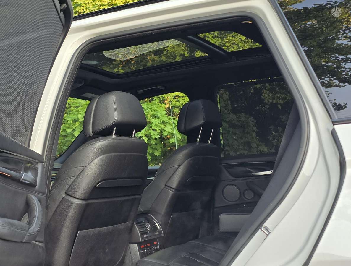 BMW X5, 4.4 l., off-road / crossover