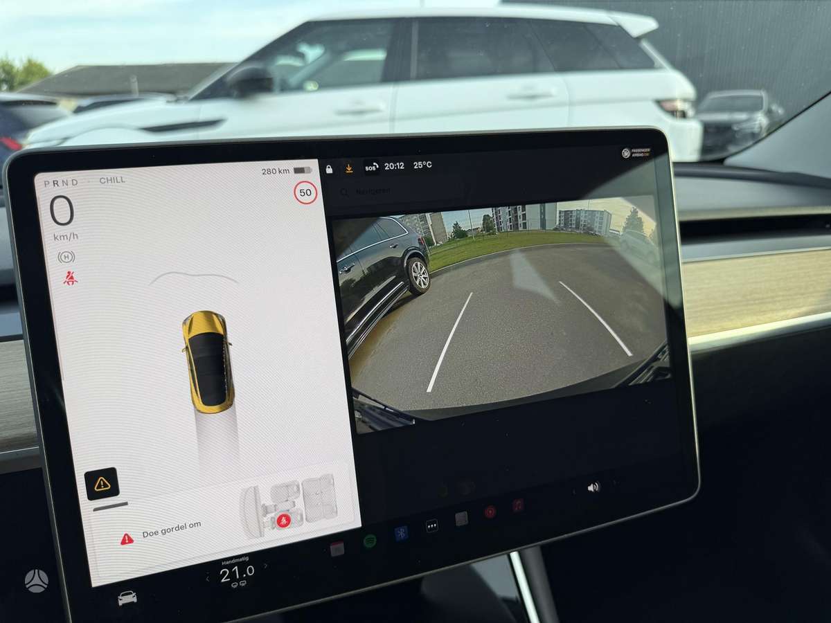 Tesla Model 3, sedanas