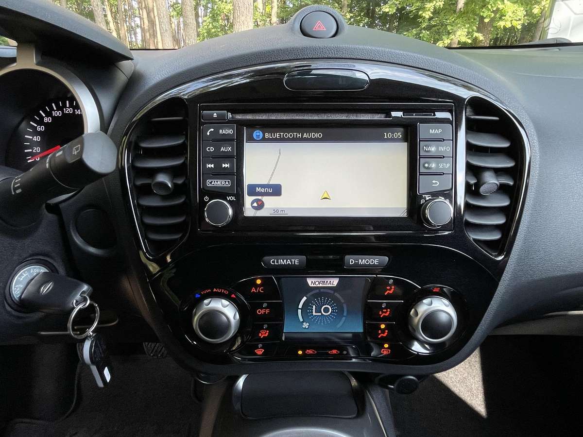 Nissan Juke, 1.2 l., Внедорожник / Кроссовер