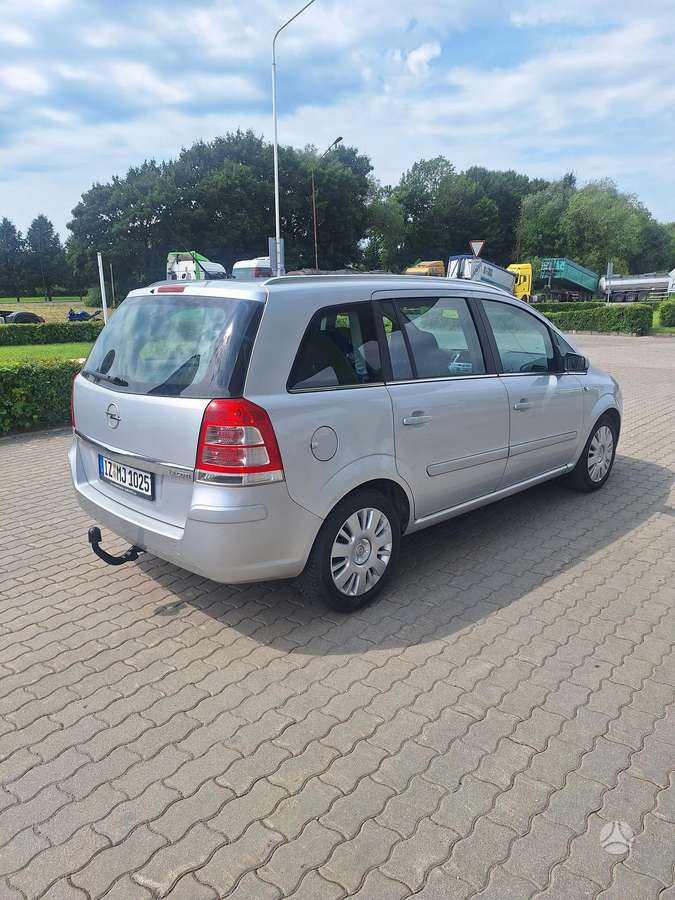 Opel Zafira, Минивэн