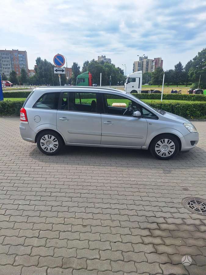 Opel Zafira, Минивэн
