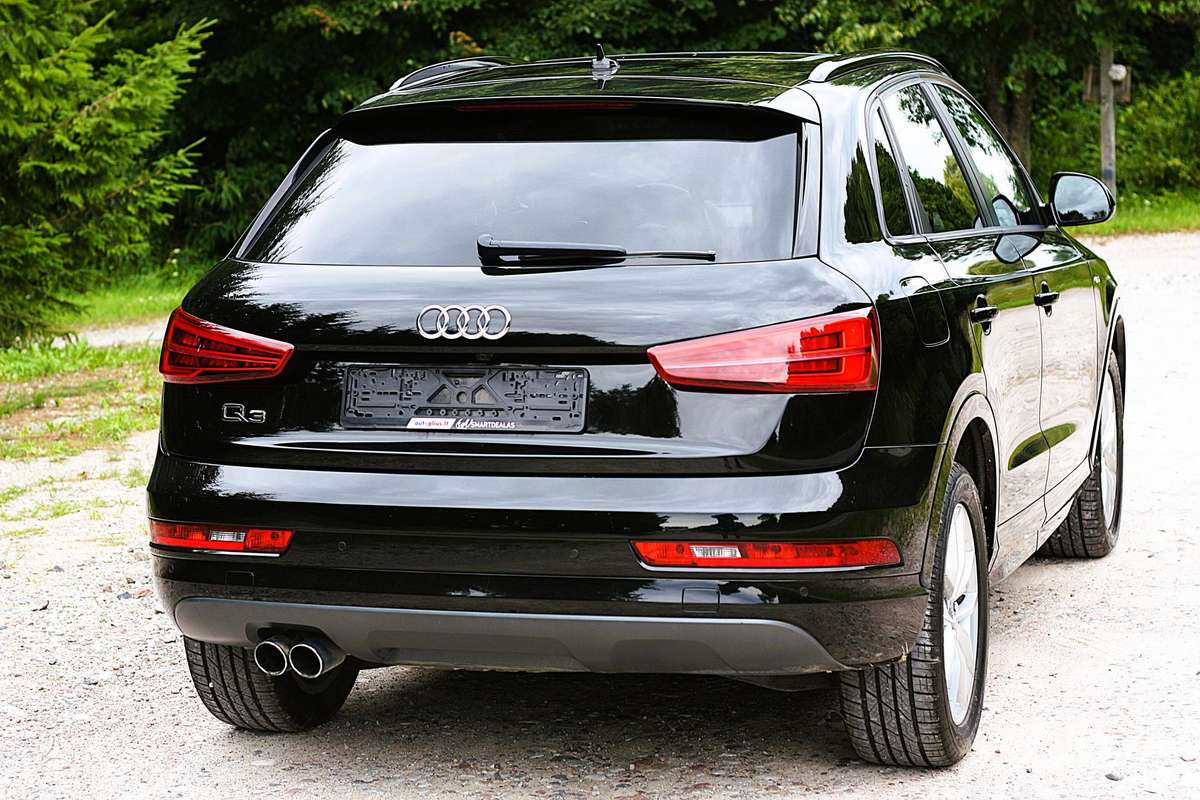 Audi Q3, 2.0 l., off-road / crossover