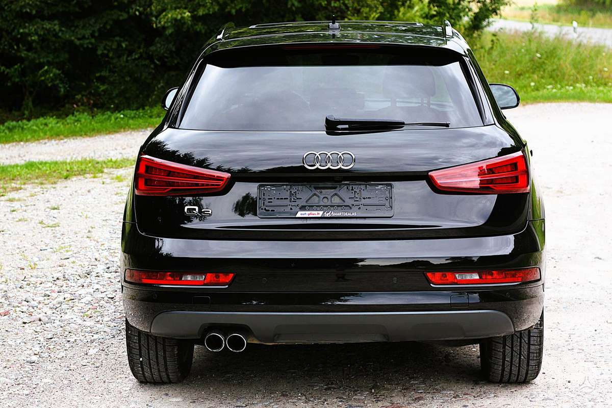 Audi Q3, 2.0 l., off-road / crossover